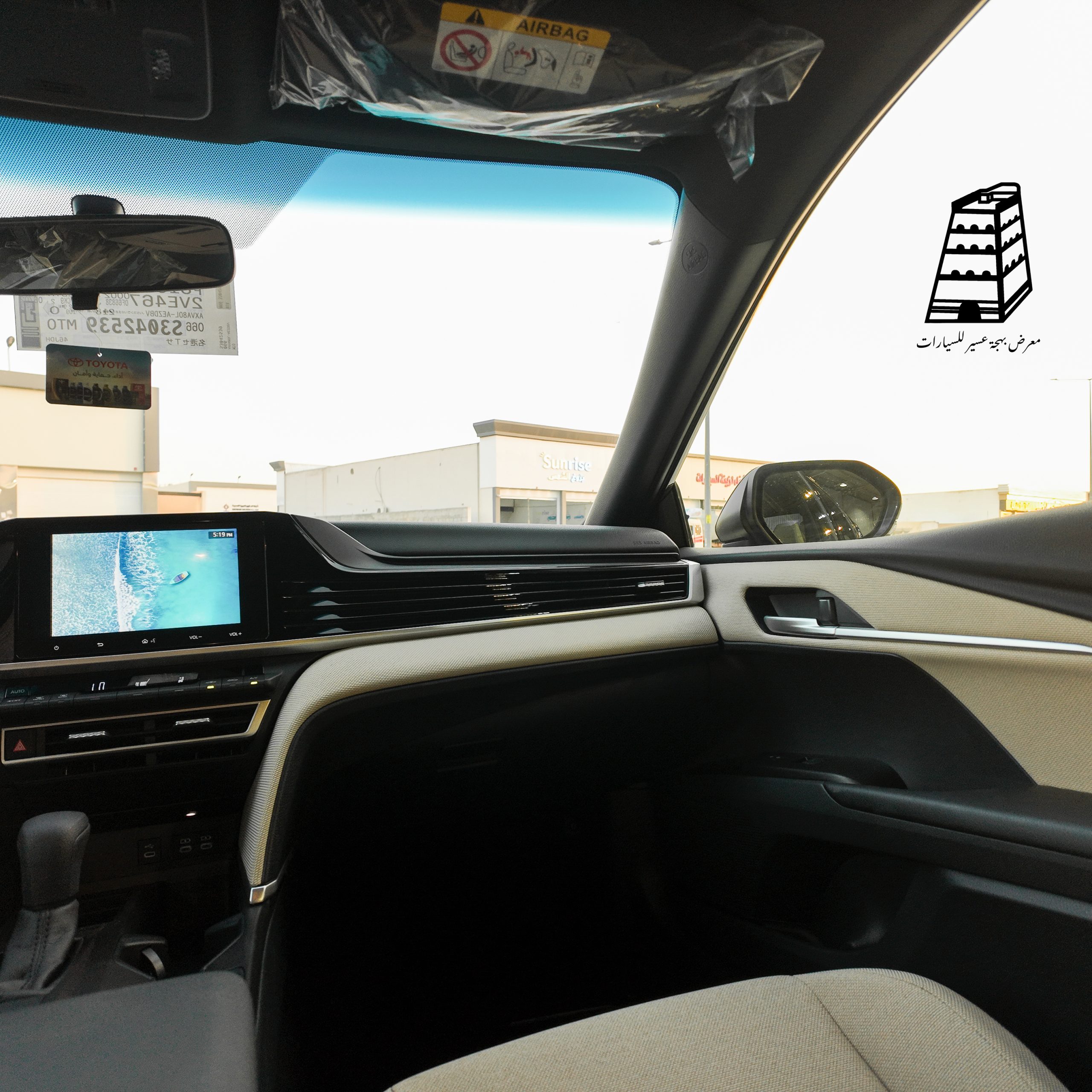 Toyota Camry E (Black)