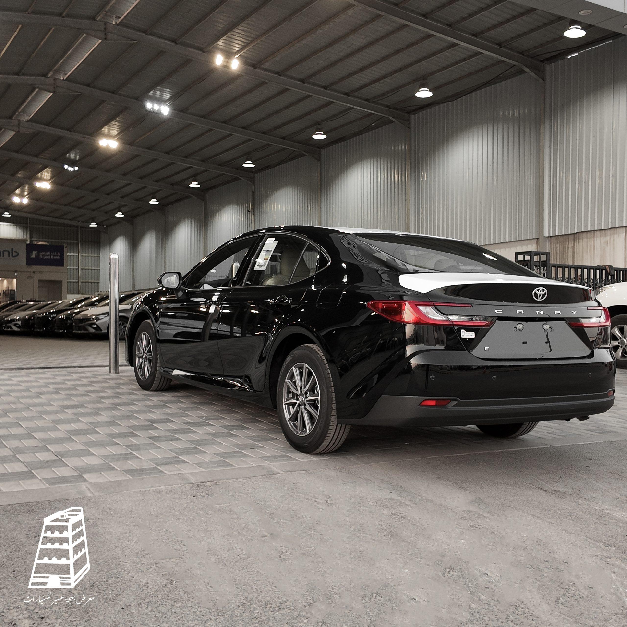 Toyota Camry E (Black)