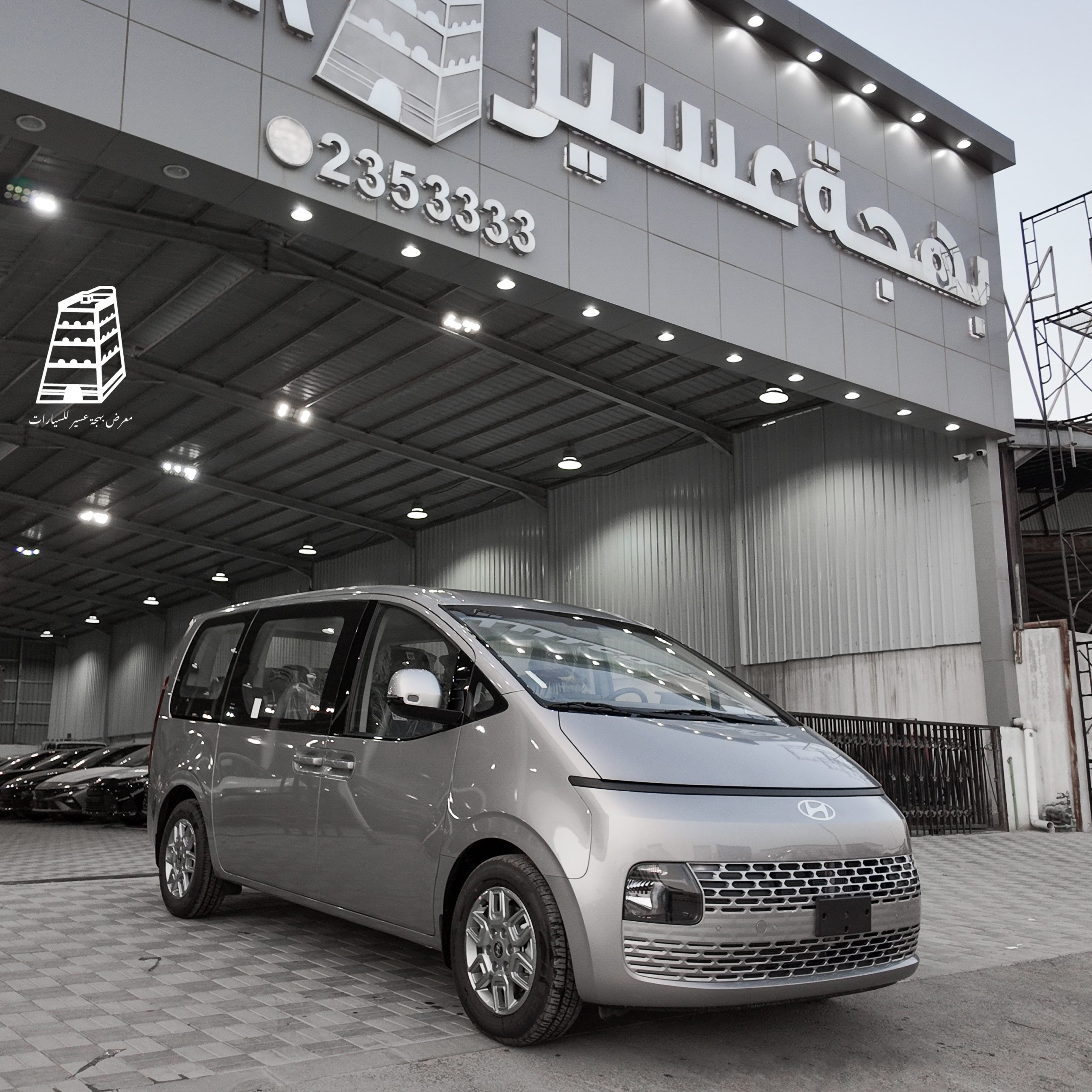 Hyundai Staria (Silver)