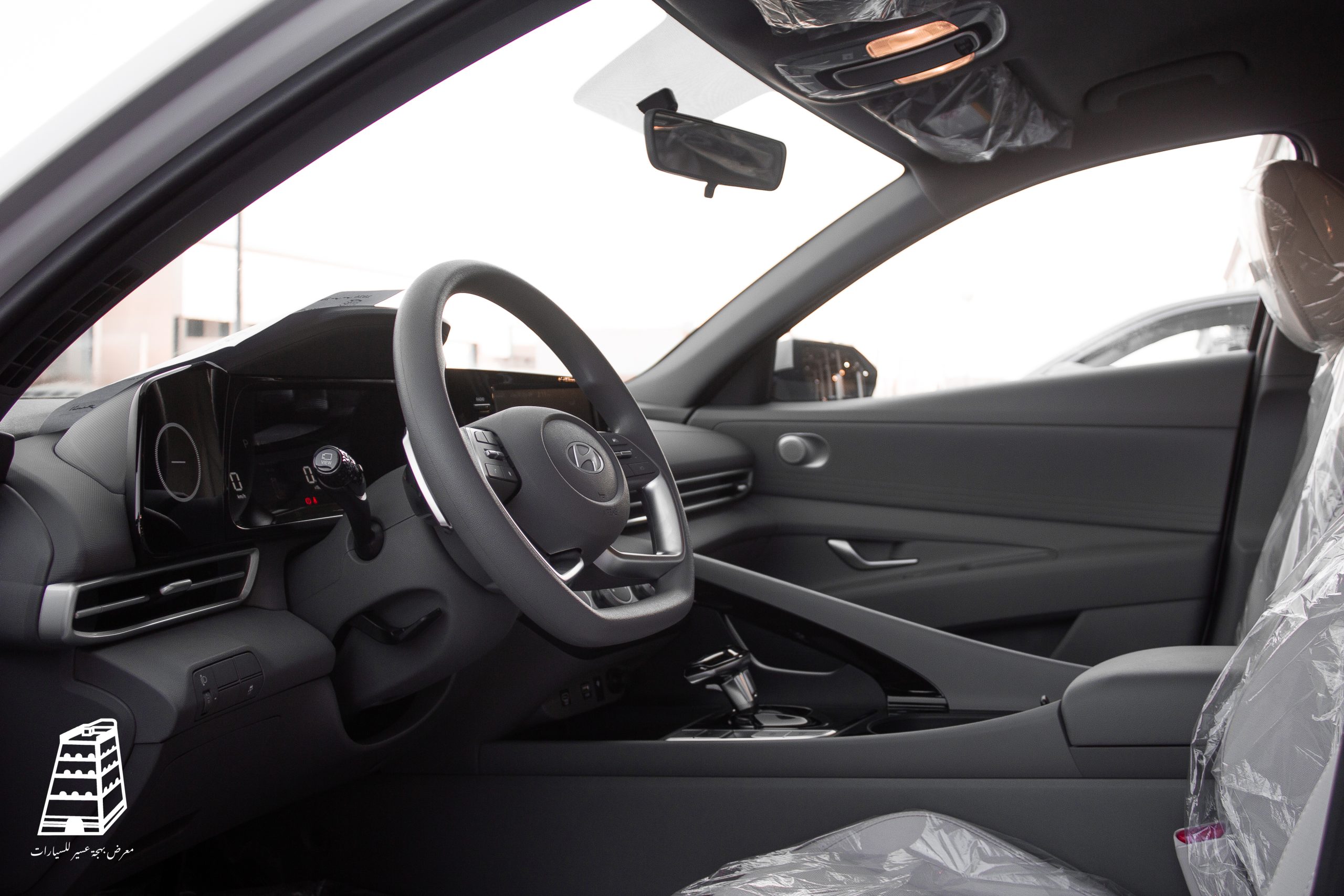 Hyundai Elantra Smart Plus (White)