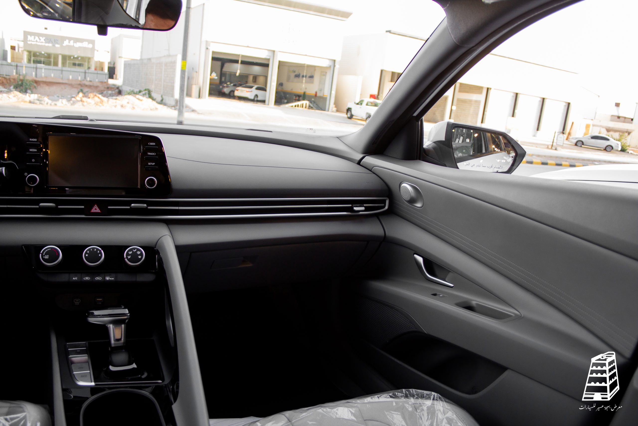 Hyundai Elantra Smart (White)