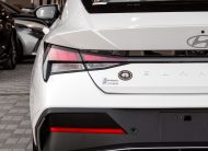 Hyundai Elantra Smart (White)