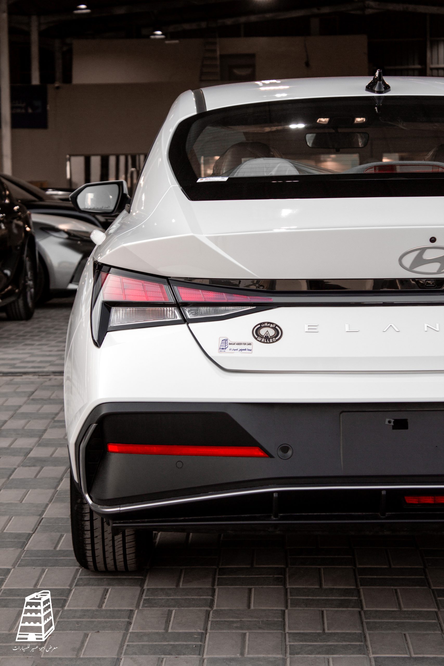 Hyundai Elantra Smart Plus (White)