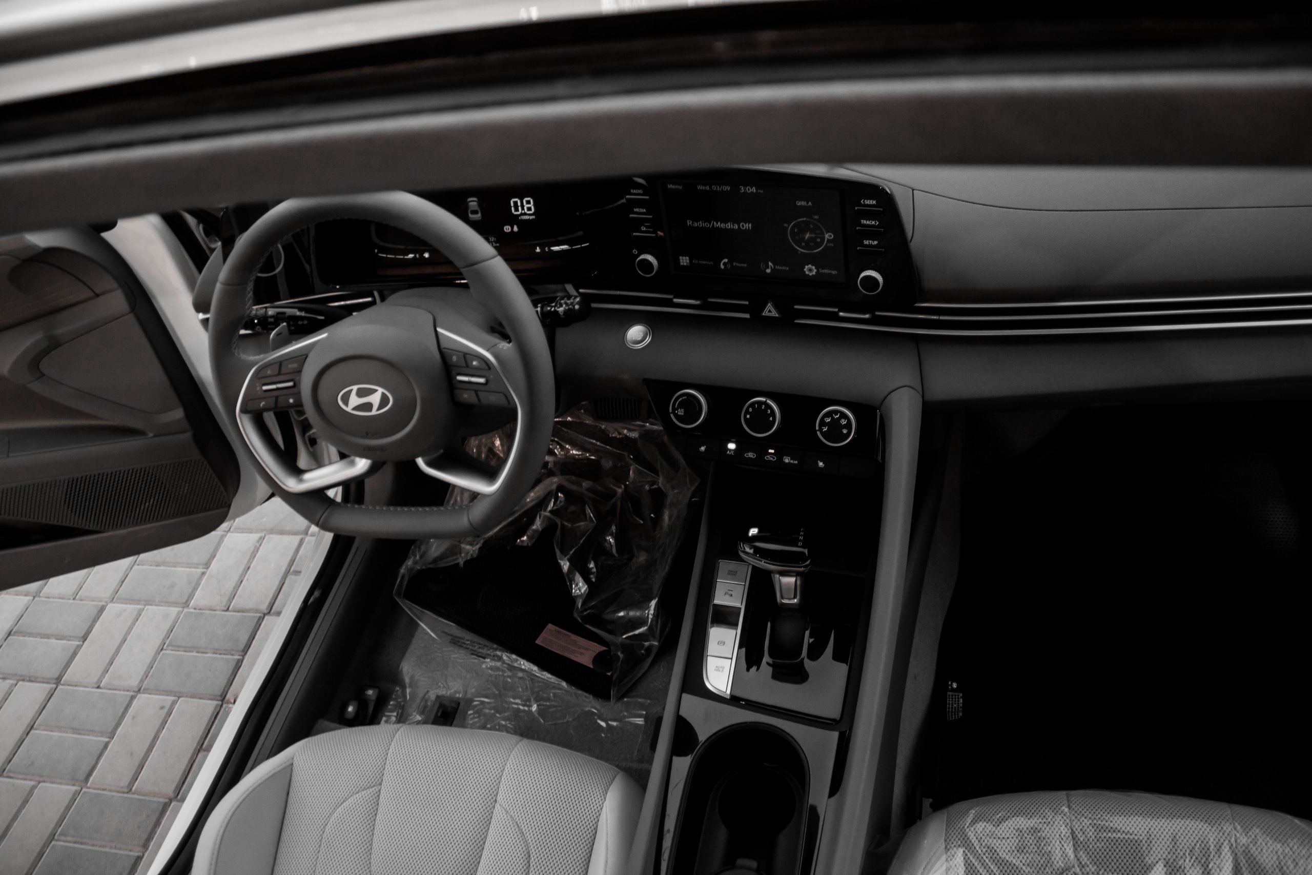 Hyundai Elantra Comfort (White)