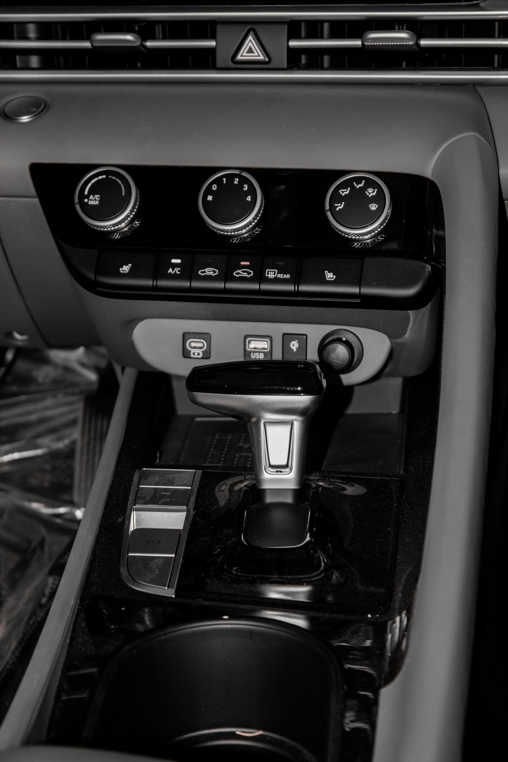 Hyundai Elantra Comfort (White)