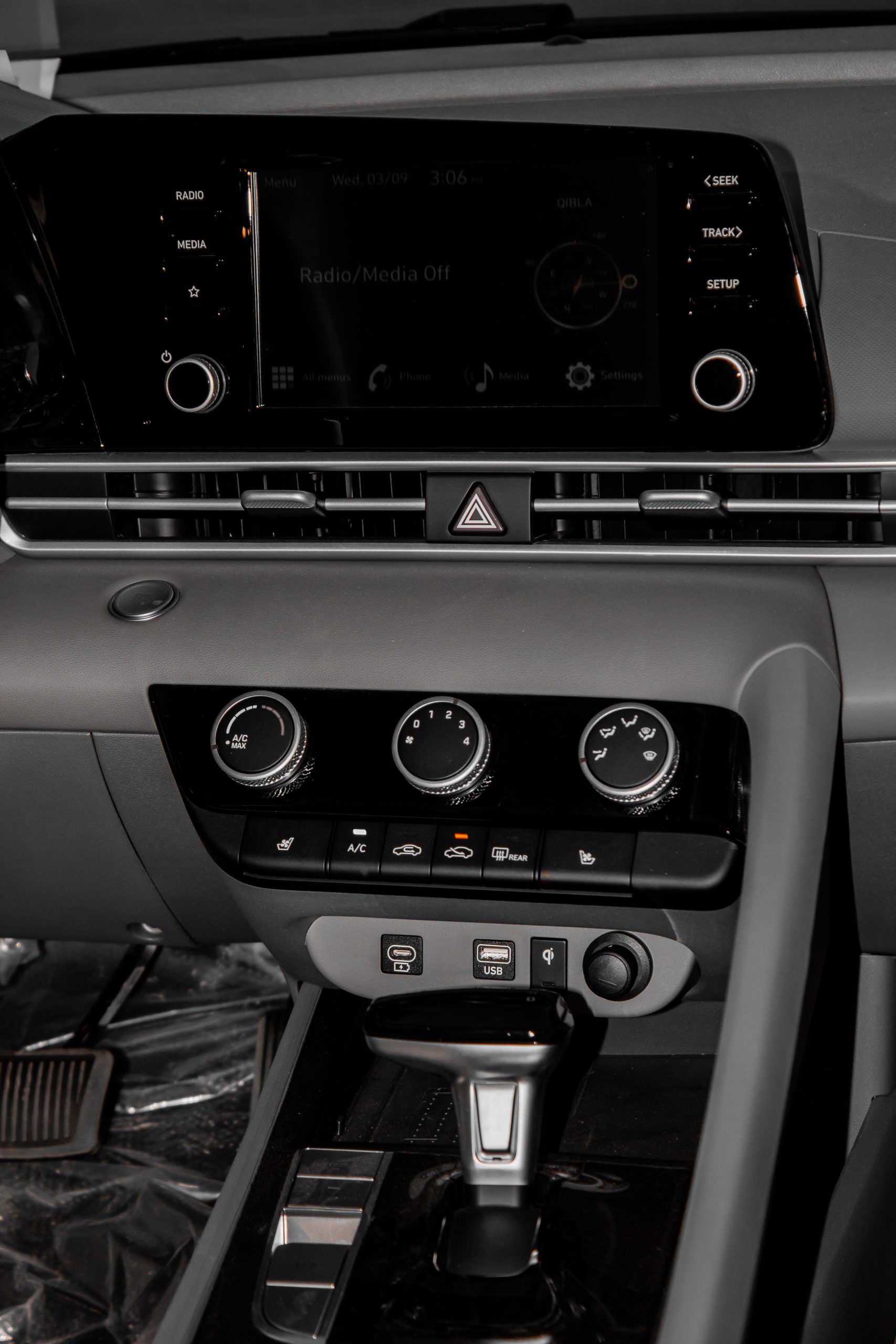 Hyundai Elantra Comfort (White)