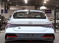 Hyundai Elantra Comfort (White)