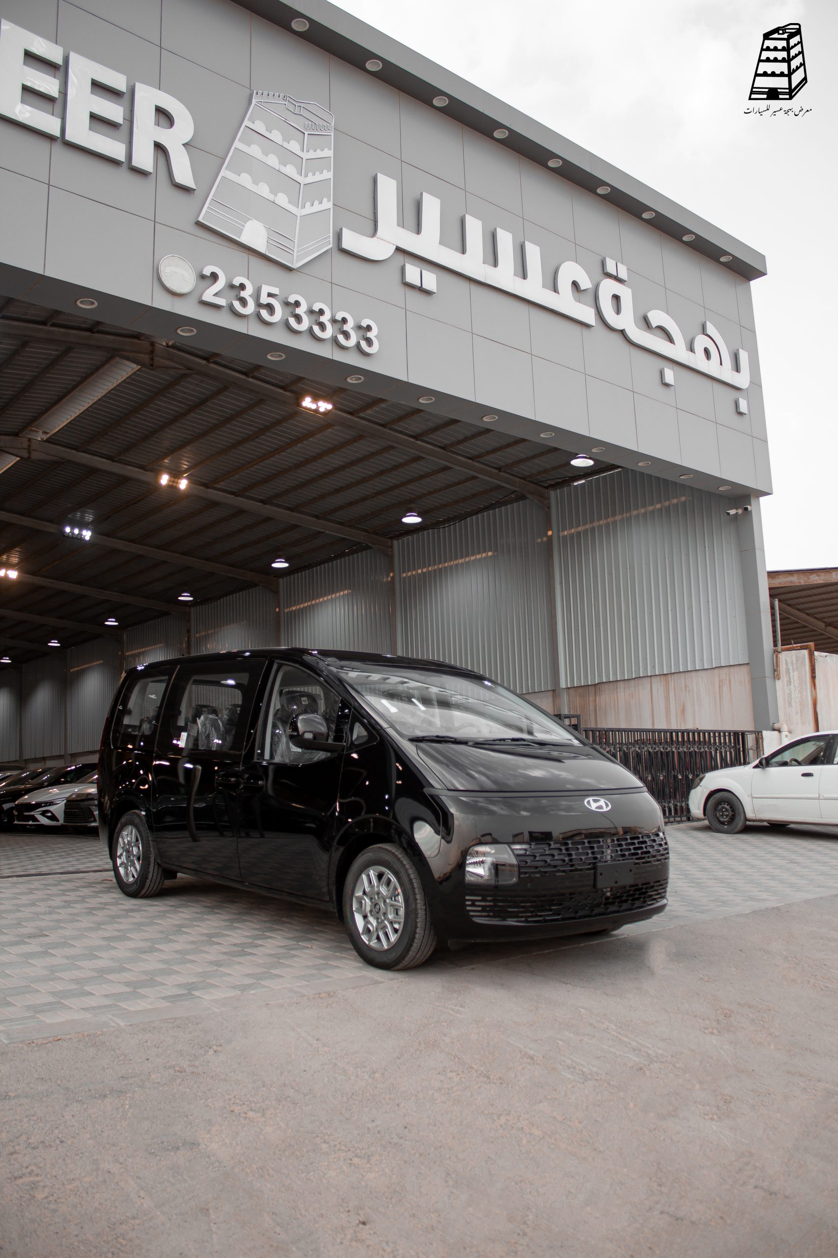 Hyundai Staria (Black)