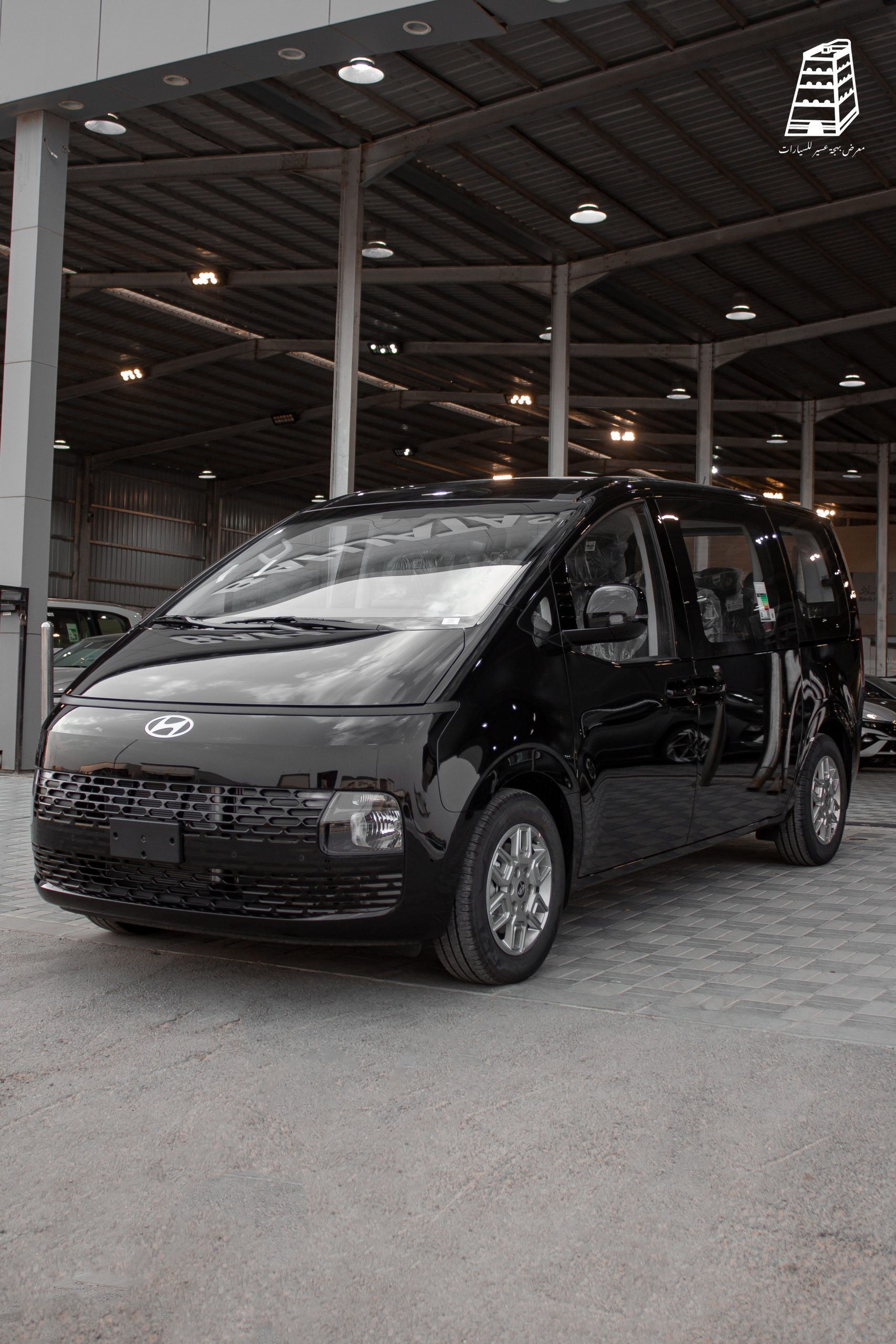 Hyundai Staria (Black)