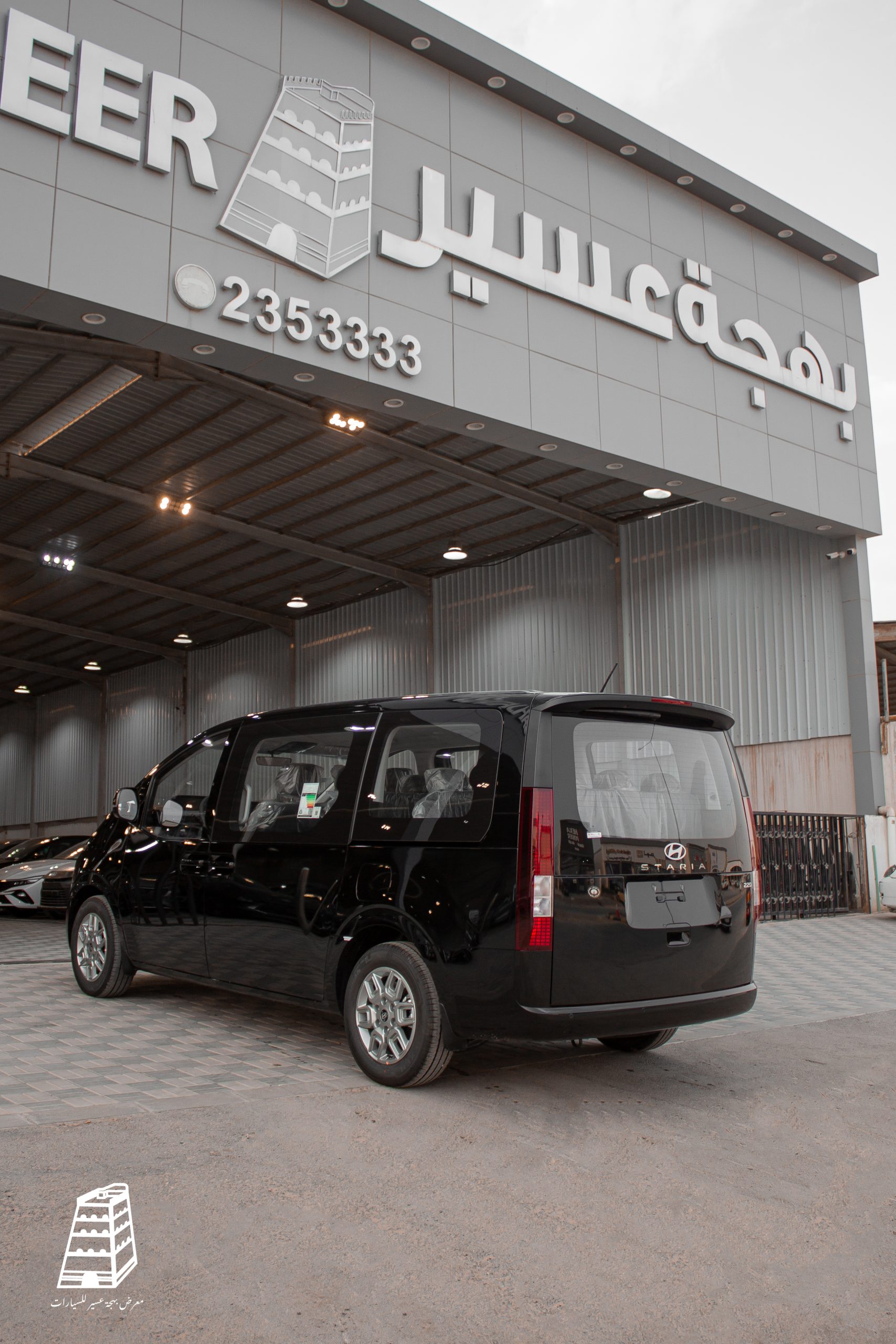 Hyundai Staria (Black)