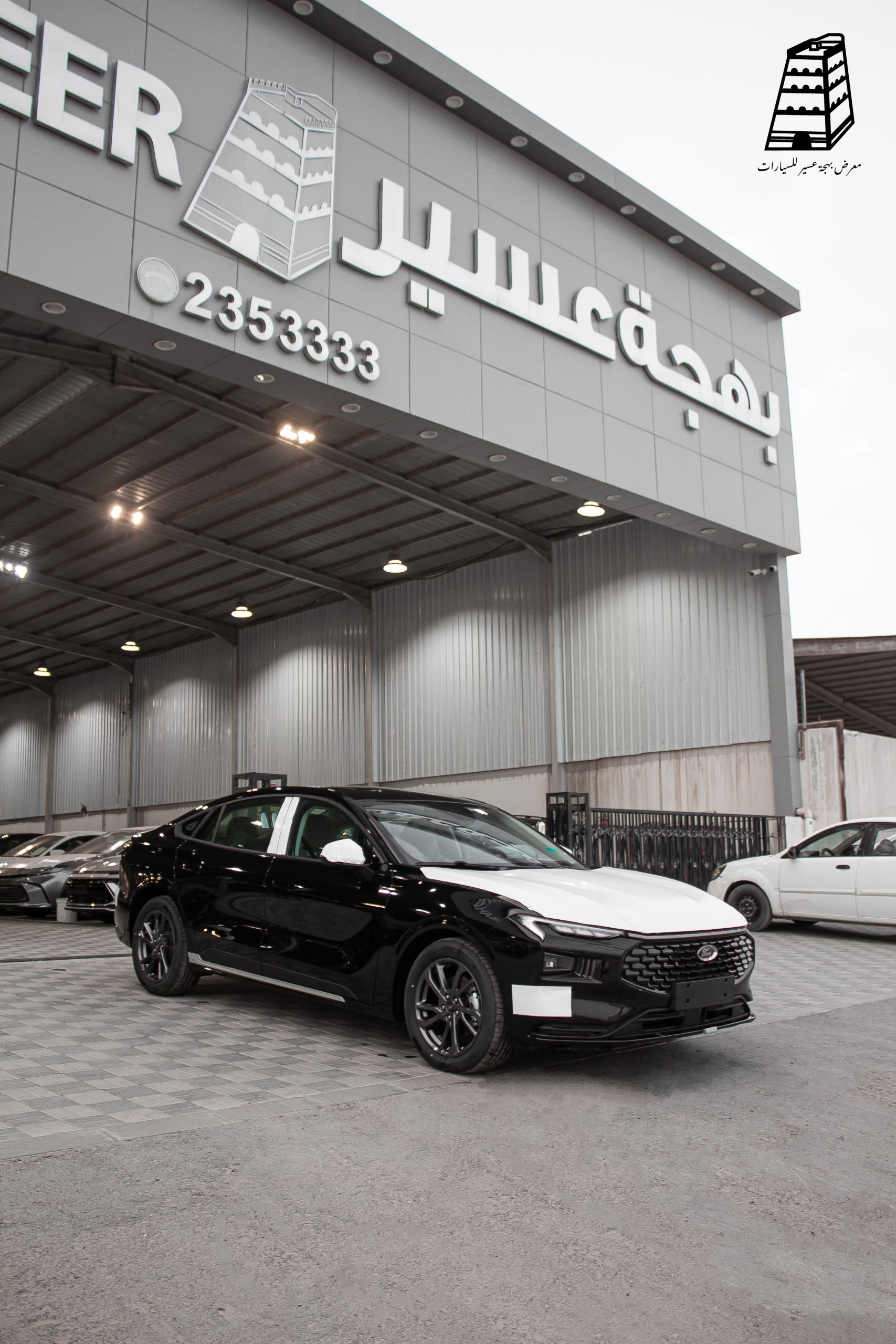Ford Taurus Hybrid (Black)