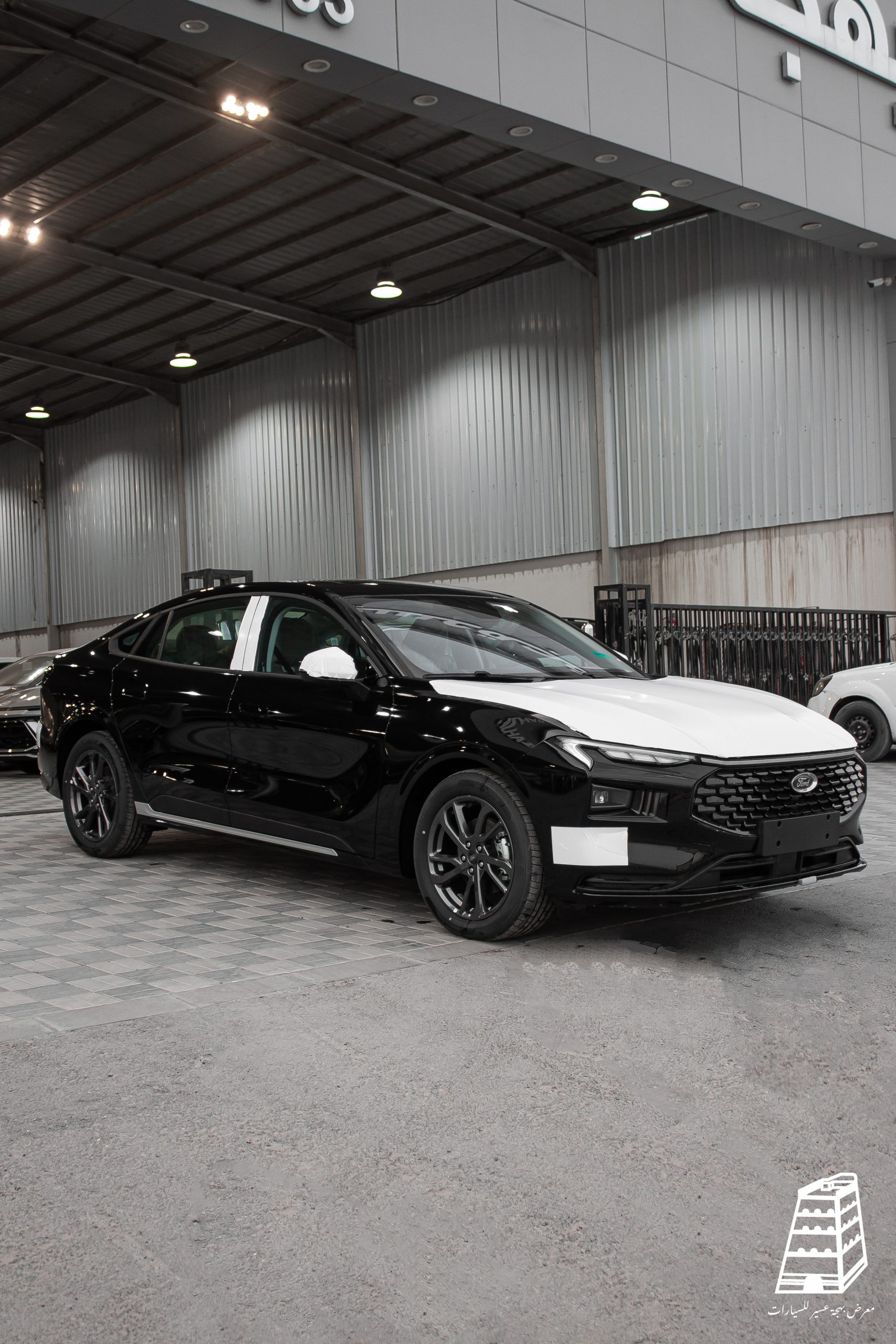 Ford Taurus Hybrid (Black)