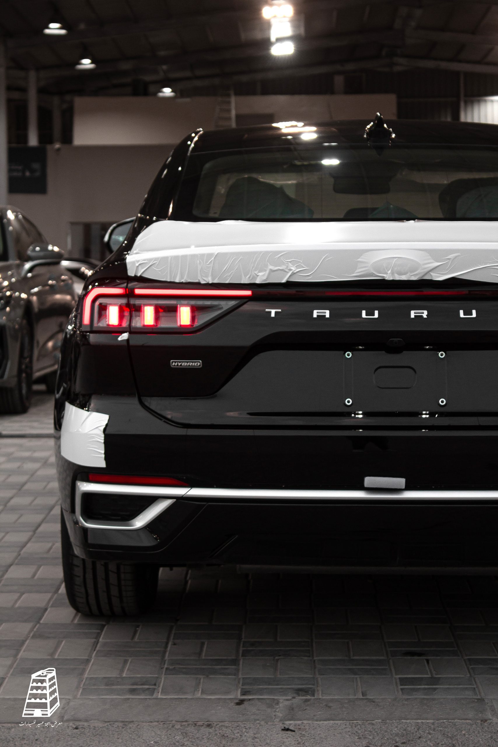 Ford Taurus Hybrid (Black)