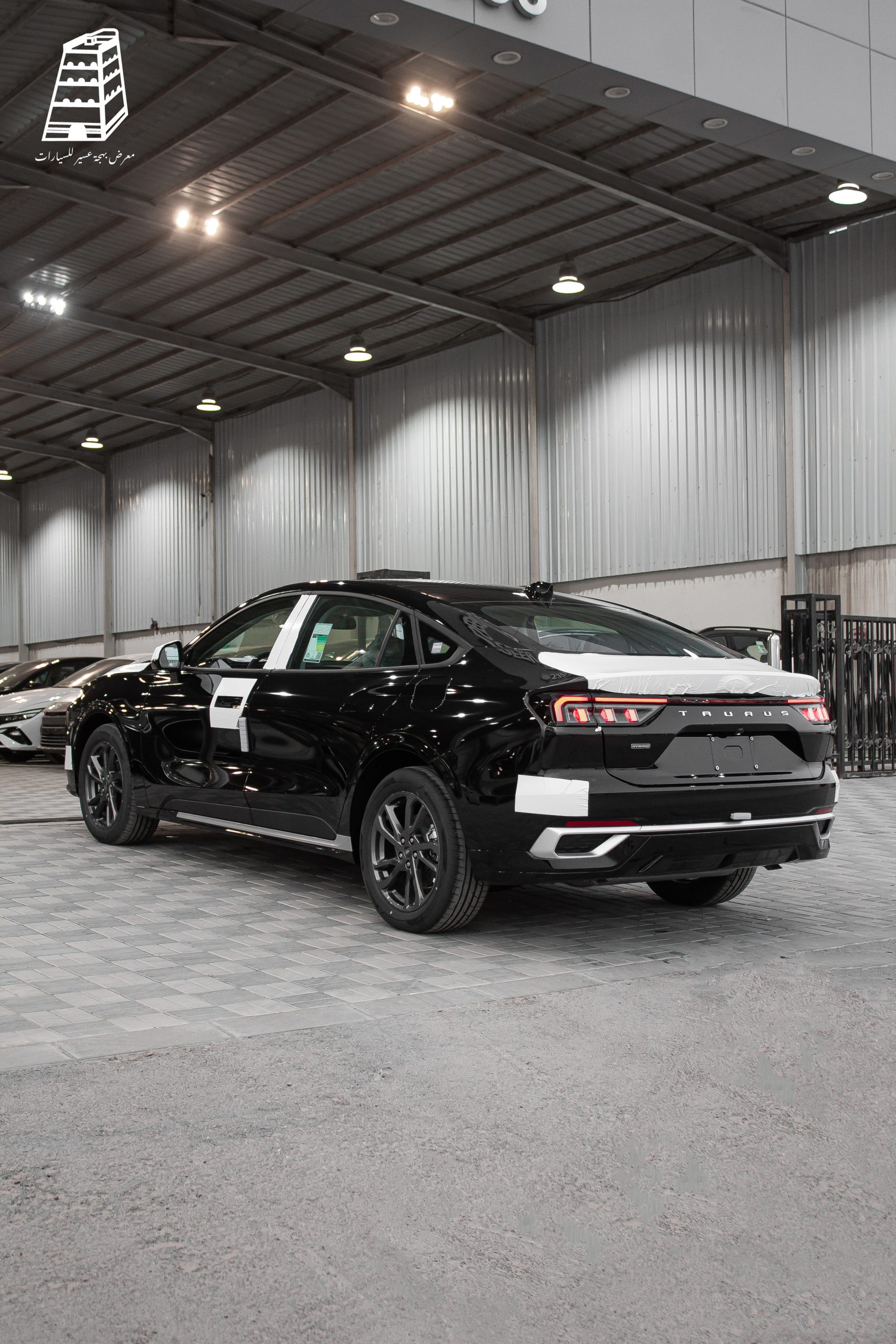 Ford Taurus Hybrid (Black)