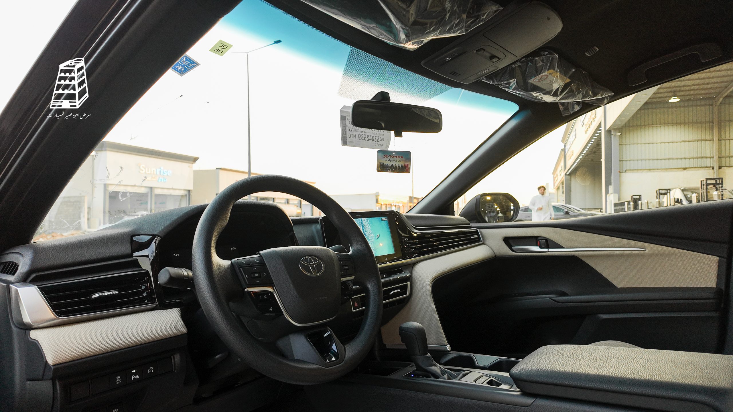 Toyota Camry E (Black)