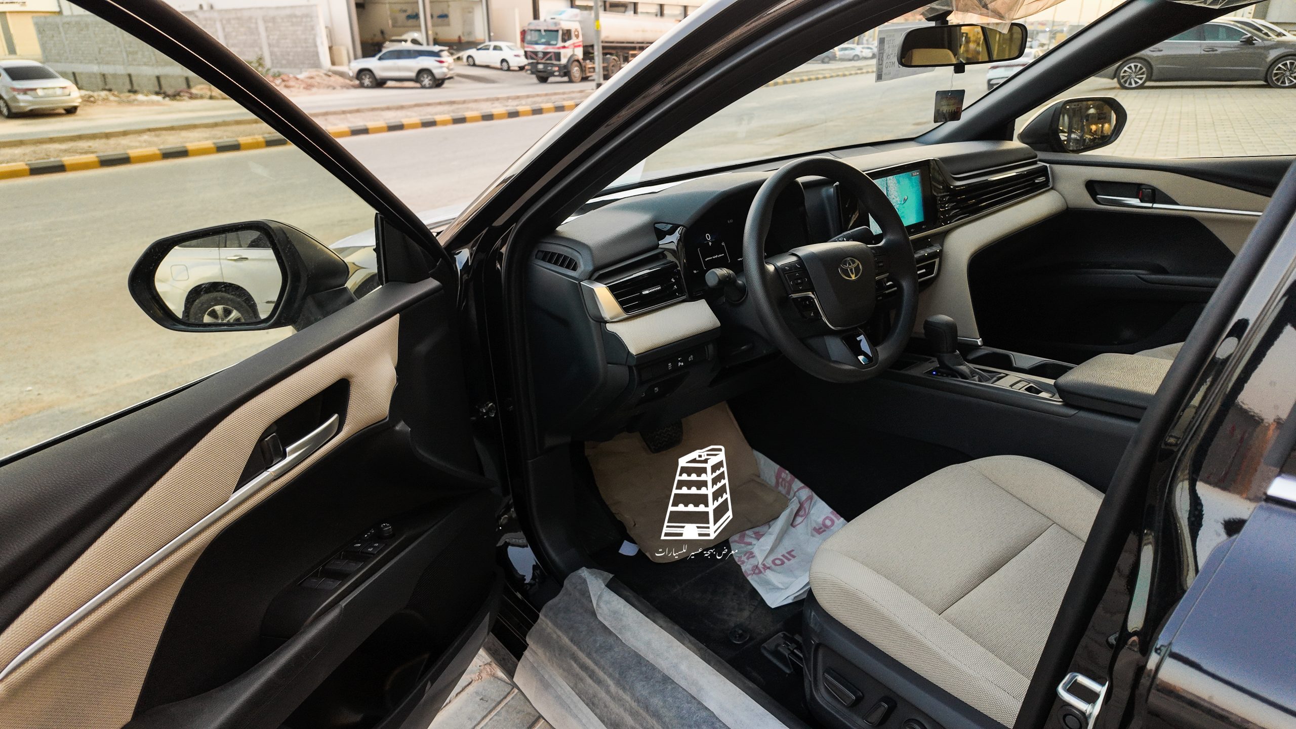 Toyota Camry E (Black)