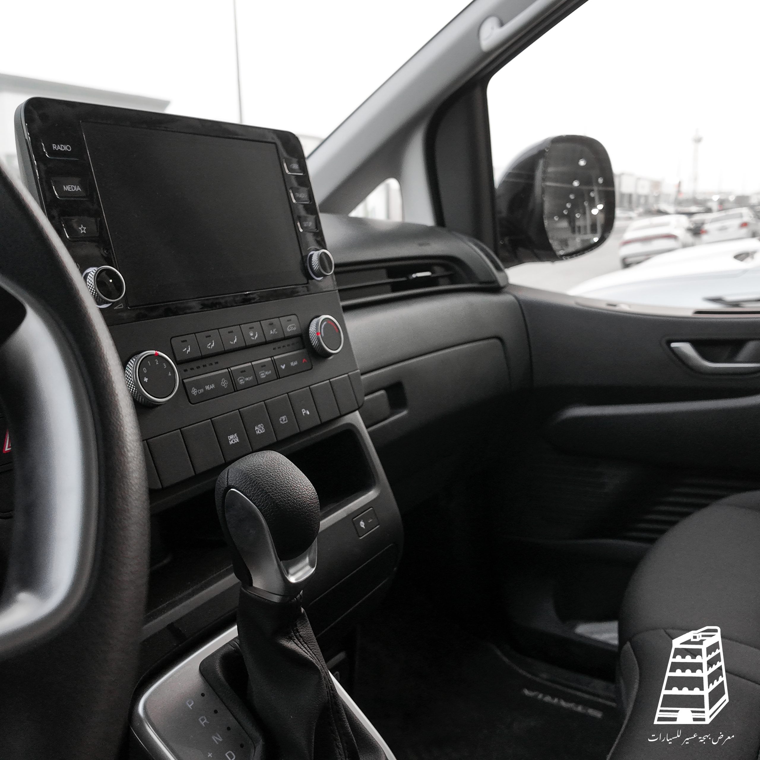 Hyundai Staria (Silver)