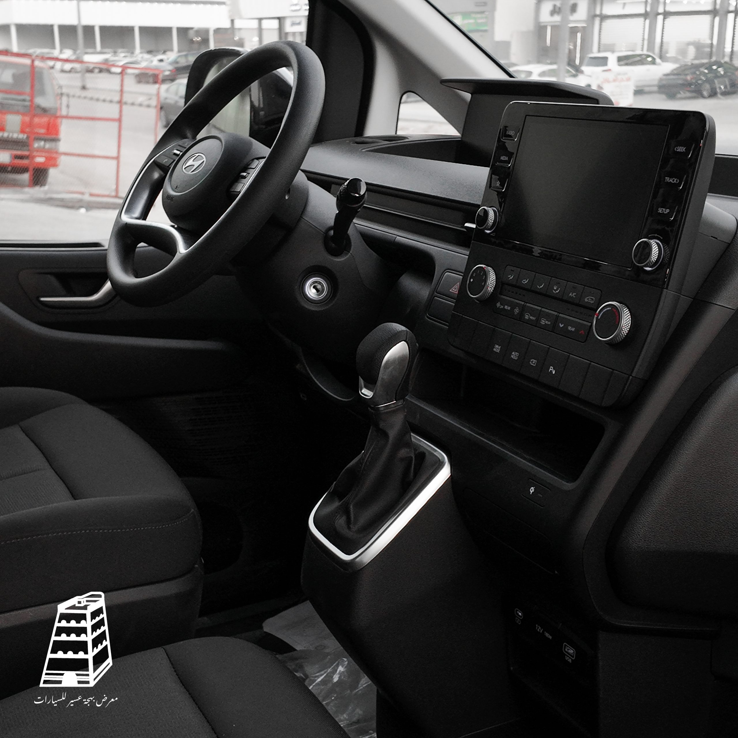 Hyundai Staria (Silver)