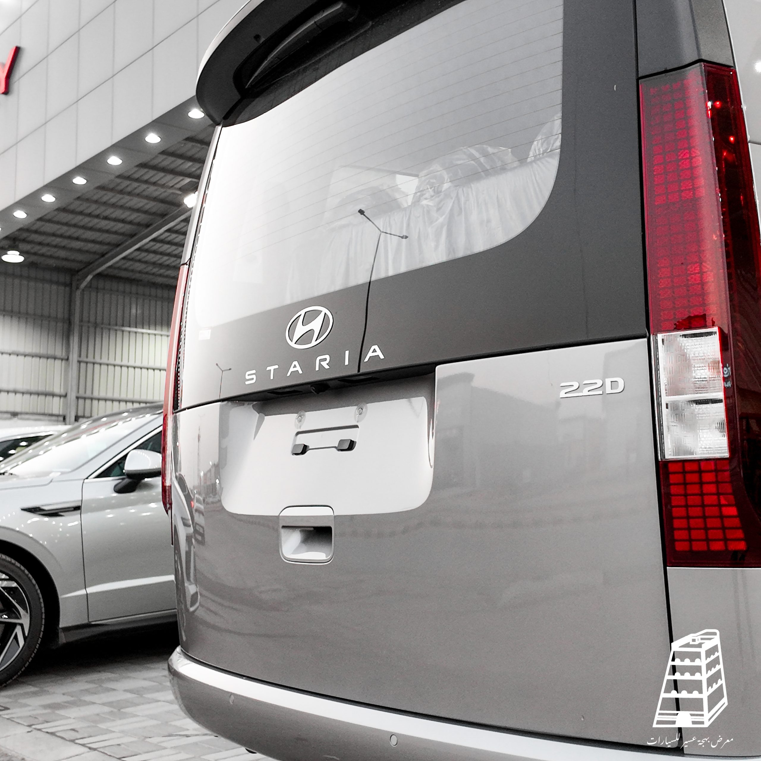 Hyundai Staria (Silver)