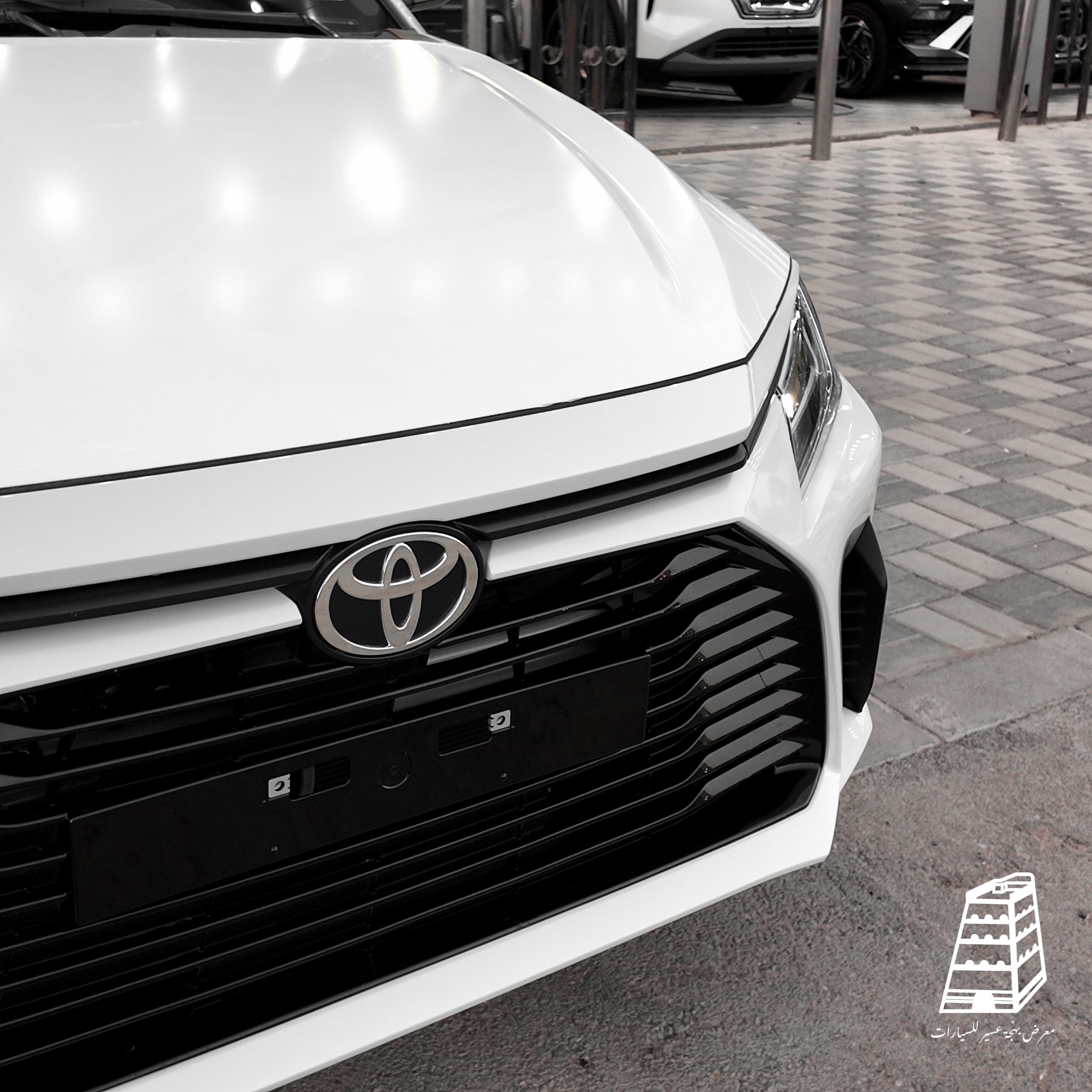 Toyota Yaris Y (White)