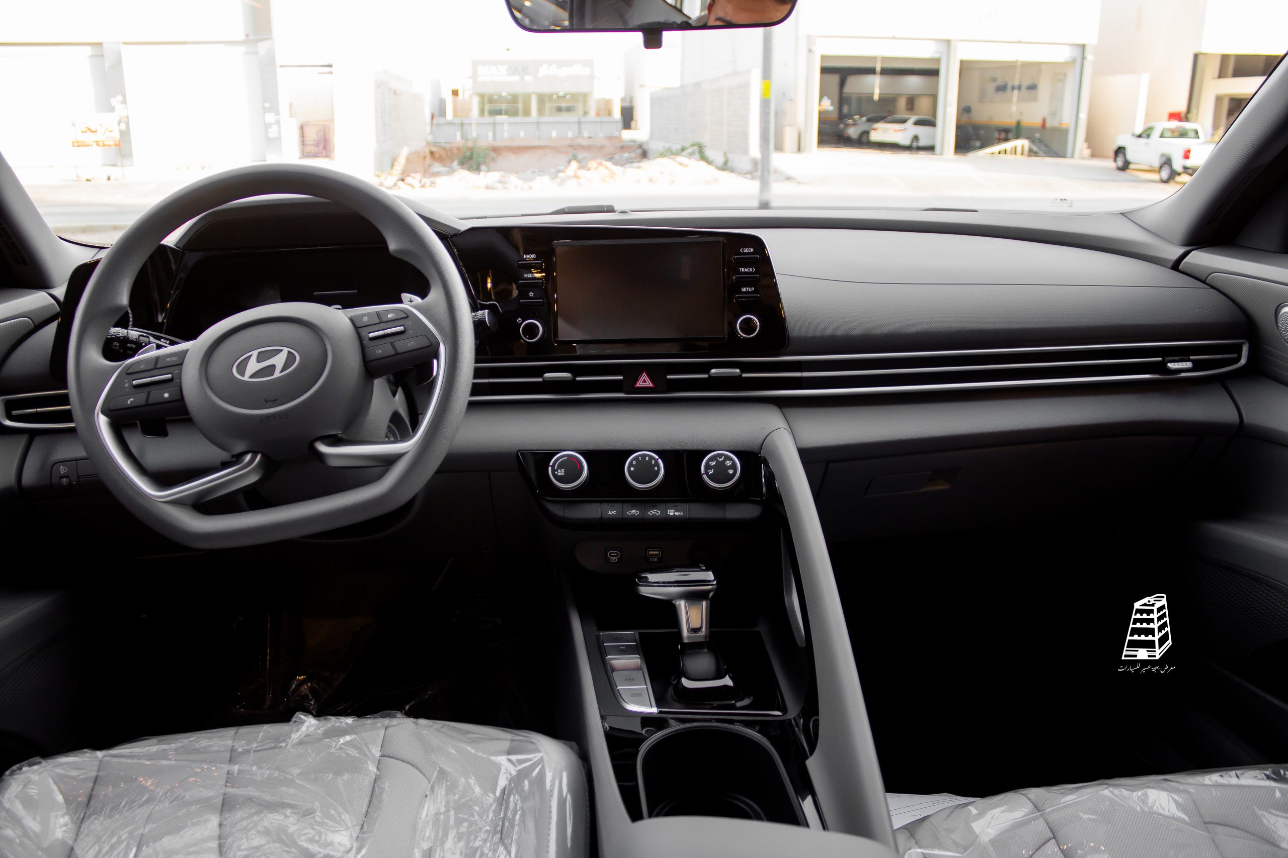 Hyundai Elantra Smart (White)