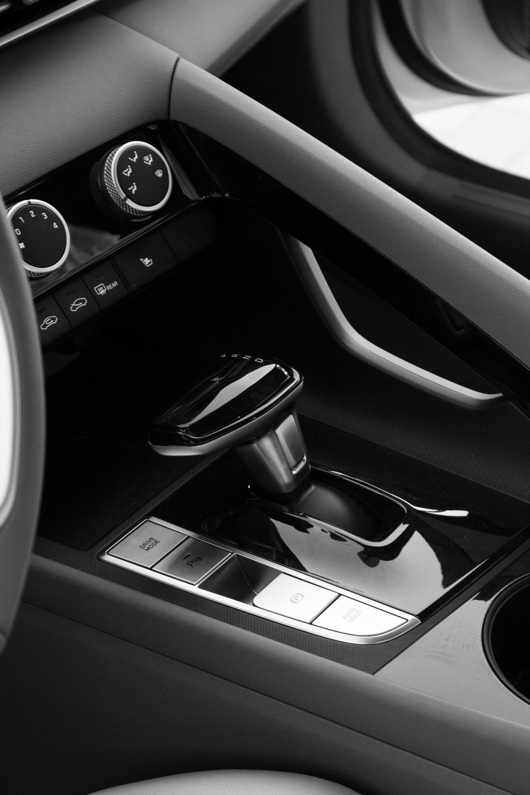 Hyundai Elantra Comfort (White)