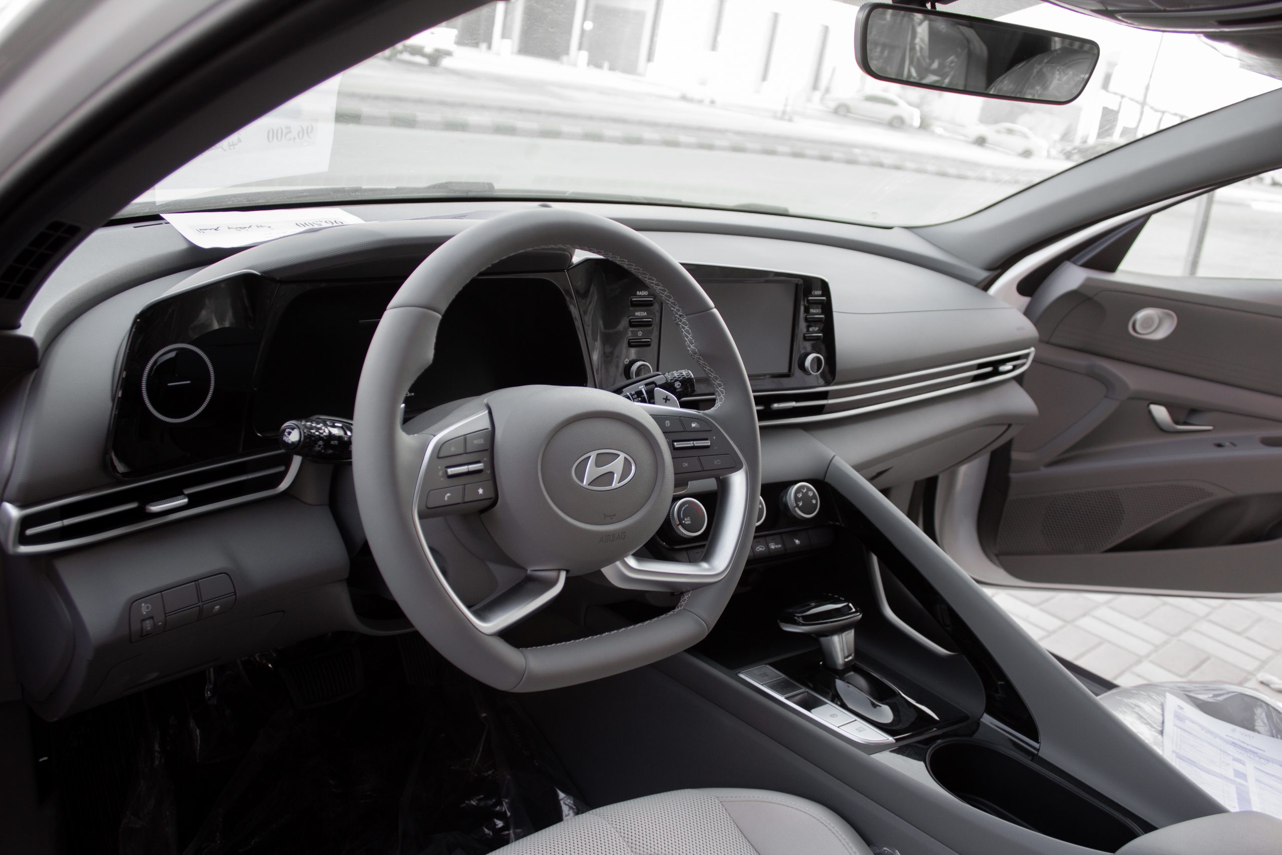 Hyundai Elantra Comfort (White)