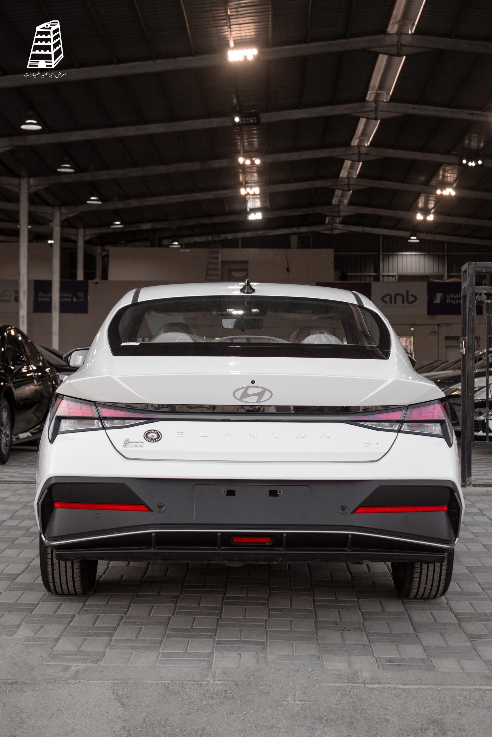 Hyundai Elantra Smart (White)