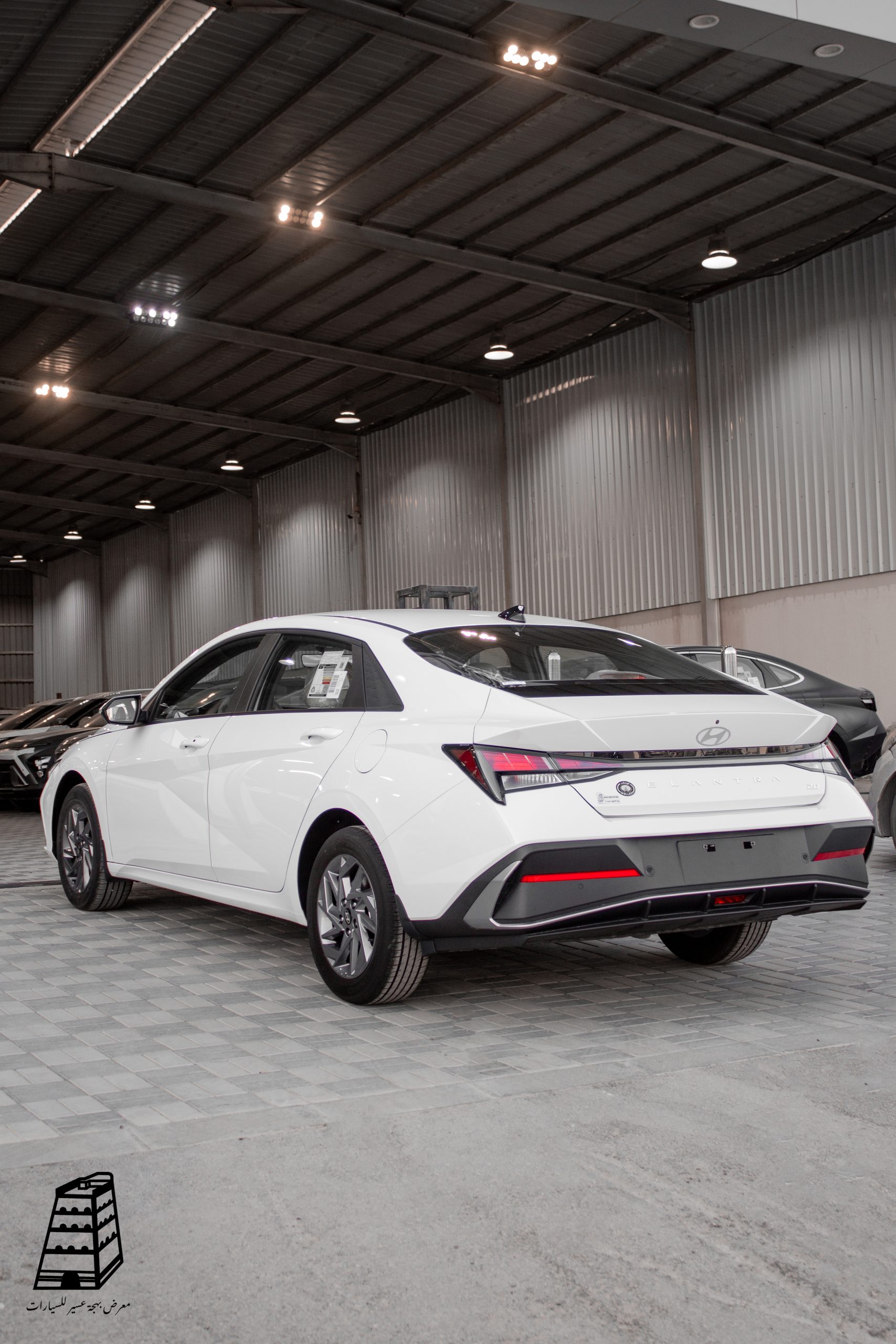 Hyundai Elantra Smart (White)