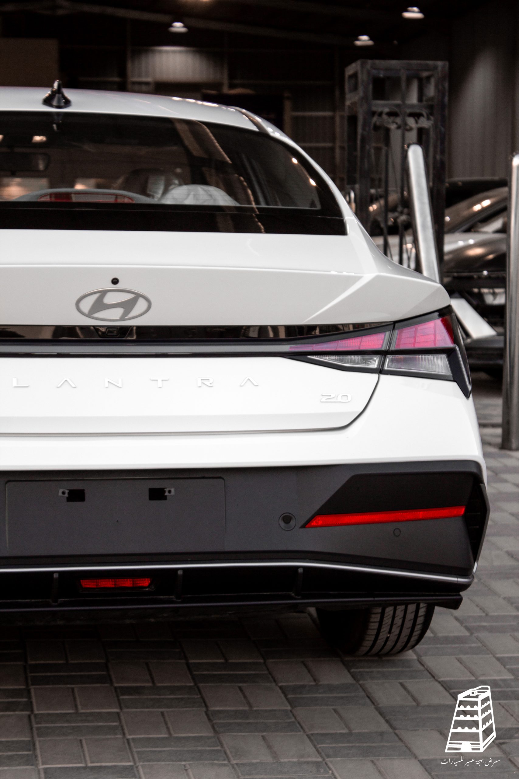 Hyundai Elantra Smart (White)