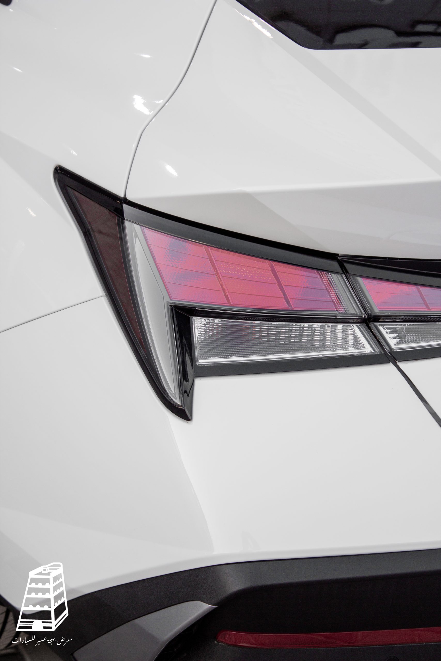 Hyundai Elantra Smart Plus (White)