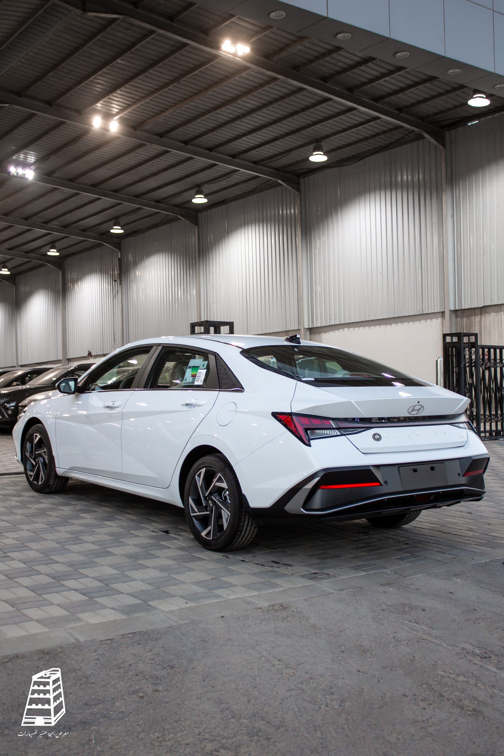 Hyundai Elantra Comfort (White)