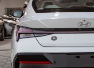 Hyundai Elantra Comfort (White)