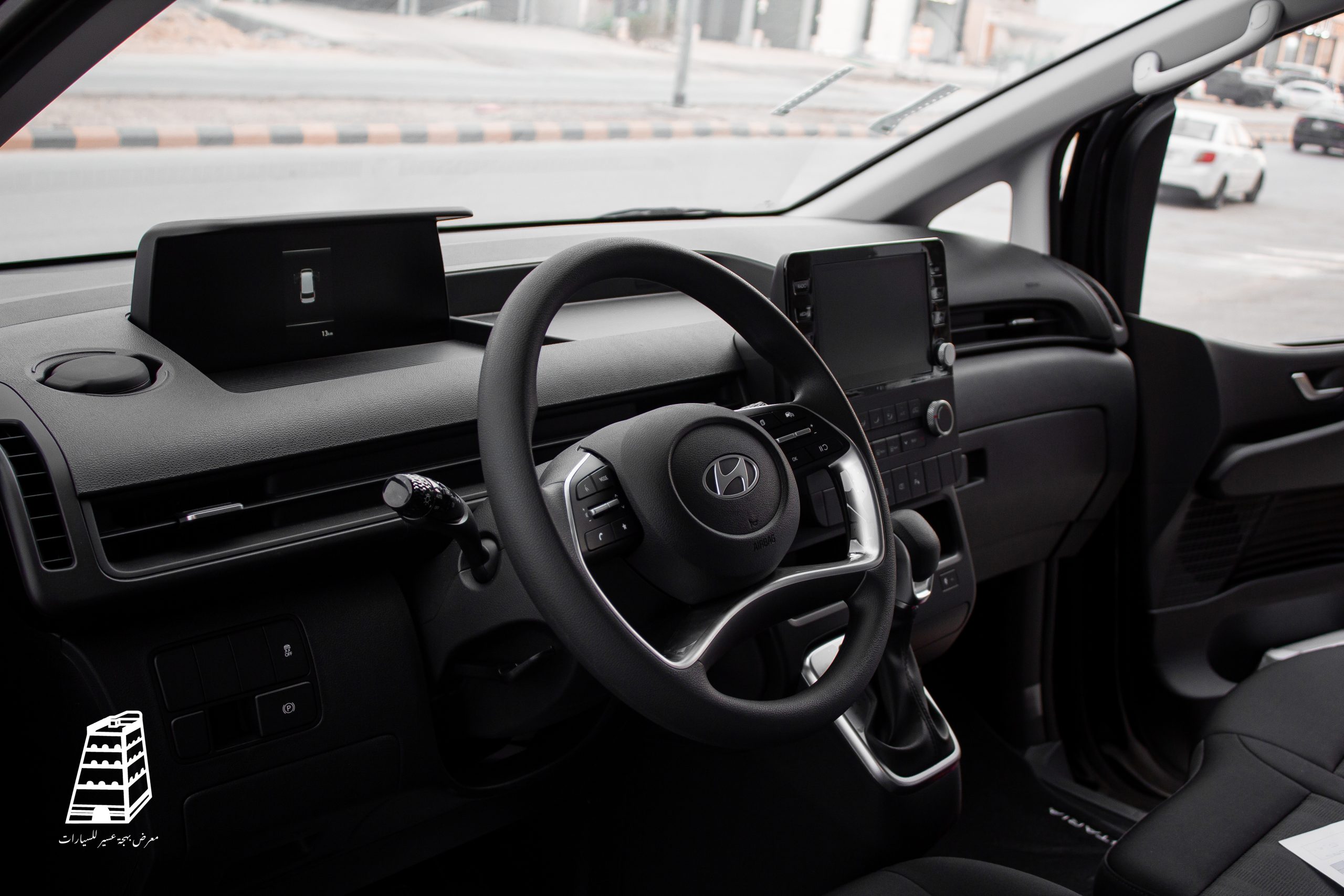 Hyundai Staria (Black)