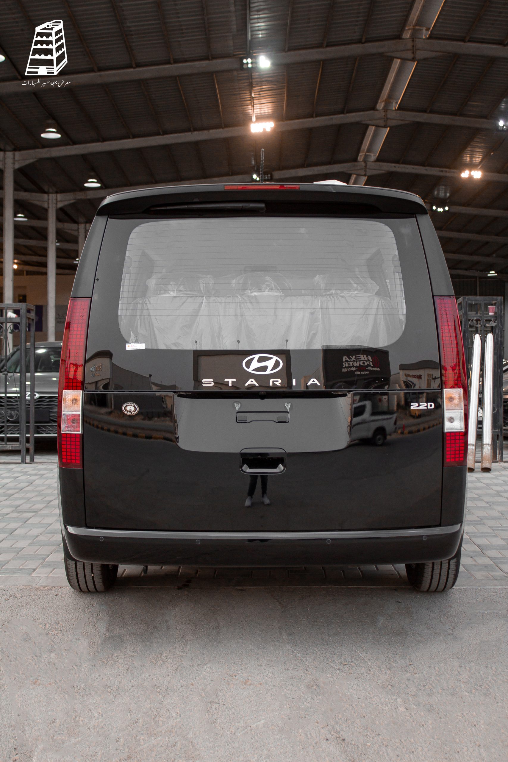 Hyundai Staria (Black)