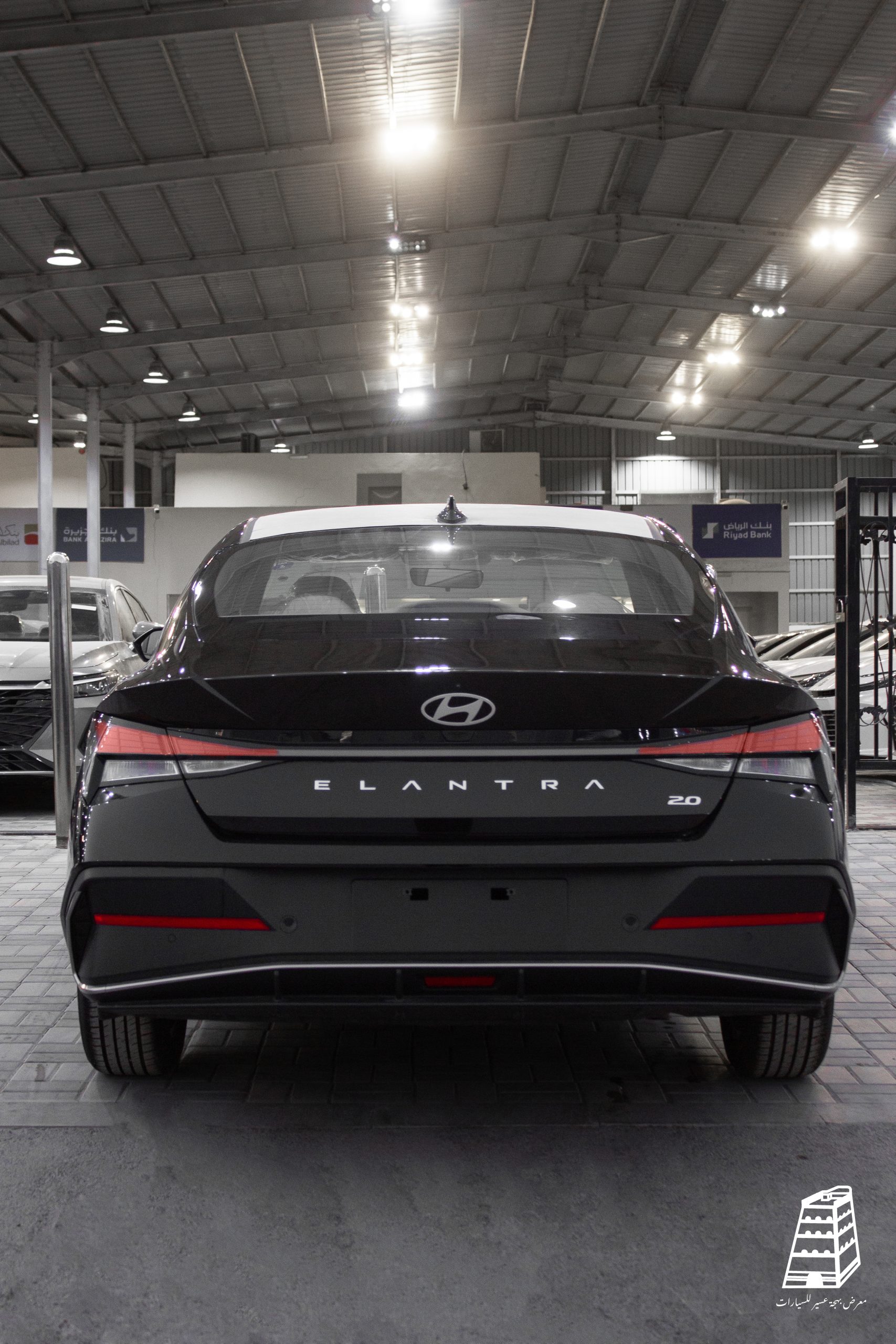 Hyundai Elantra Smart (Black)